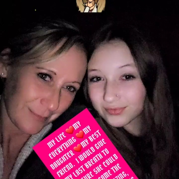 Meet your Posher, Amanda - Picture 2 of 4